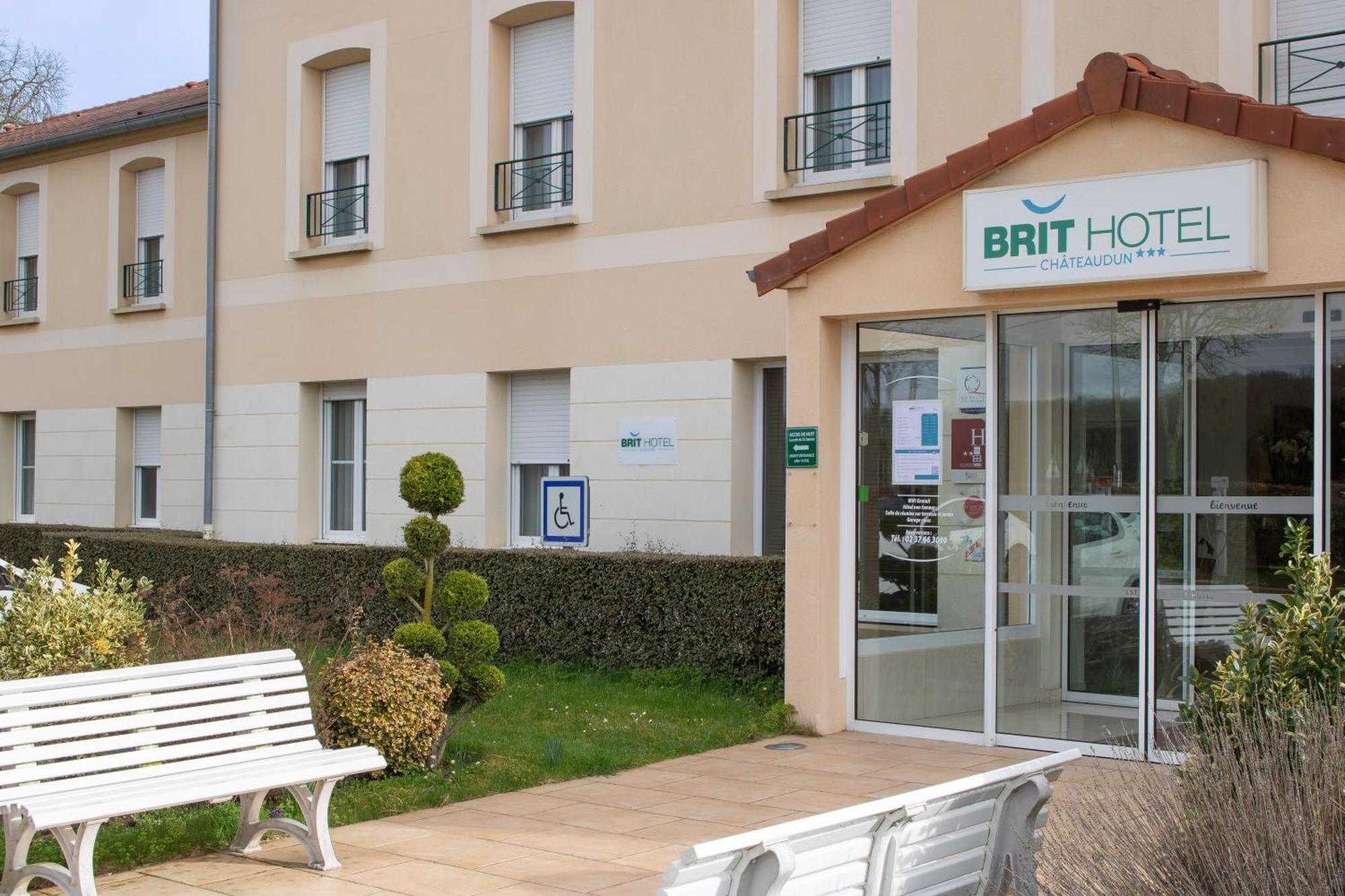 Brit Hotel Châteaudun Exterior foto