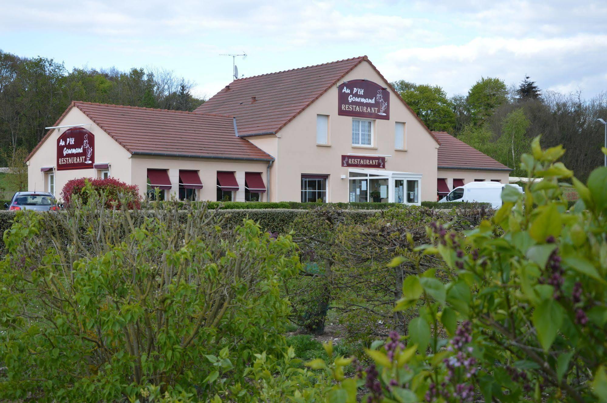 Brit Hotel Châteaudun Exterior foto