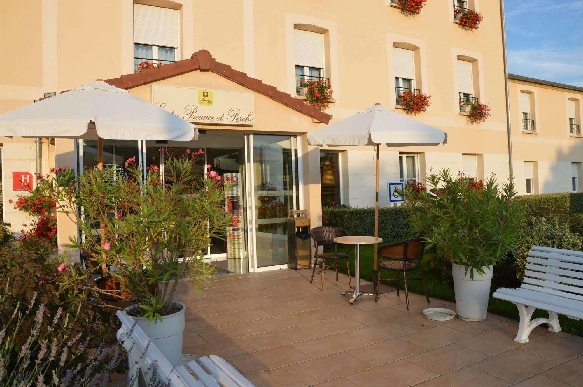 Brit Hotel Châteaudun Exterior foto